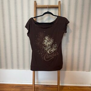 Candie's Y2K 2000’s brown T-shirt with a metallic gold graphic design